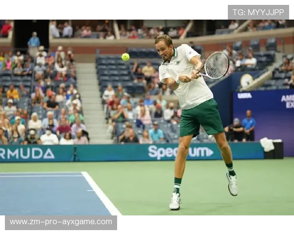 网球选手用“角度致胜”打法打崩对手节奏