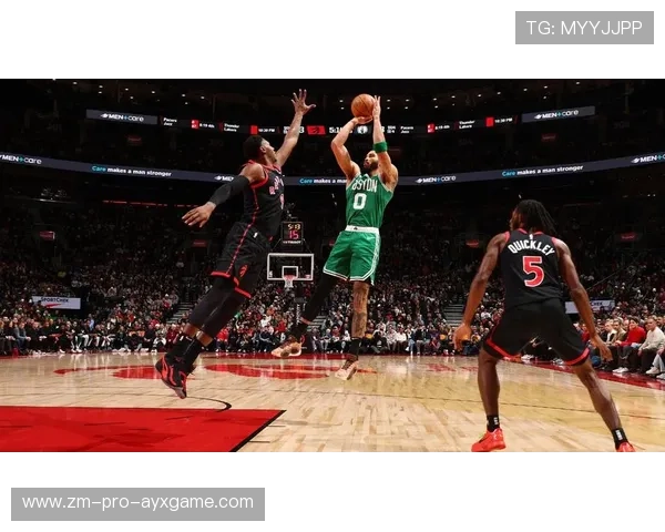 凯尔特人击败猛龙，东部竞争激烈：赛场之夜的全景解读